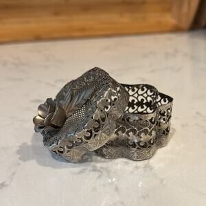 Vintage Silver Tone Filigree Scrollwork Mesh Metal Floral Rose Trinket Box